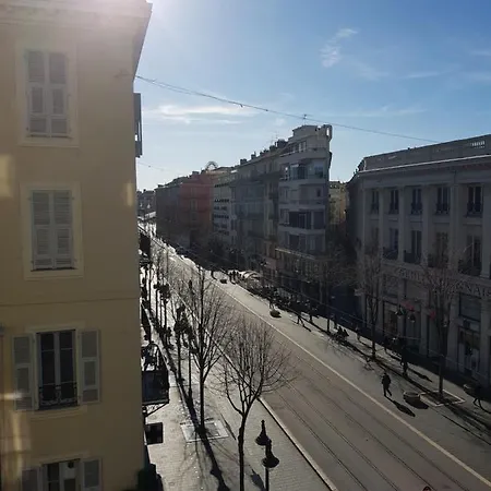 Adonis Lejlighedshotel 3*