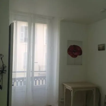 Adonis Lejlighedshotel 3*