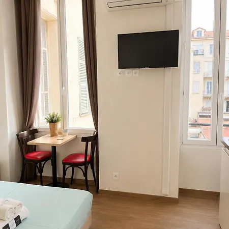 Adonis Hotel apartamentowy Nicea