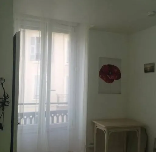 Adonis Aparthotel 3*