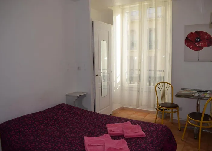 Adonis Aparthotel Nice